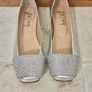 Pre-owned French Sole NY size 6.5 Metallic Silver Studded Toe Ballet Flats